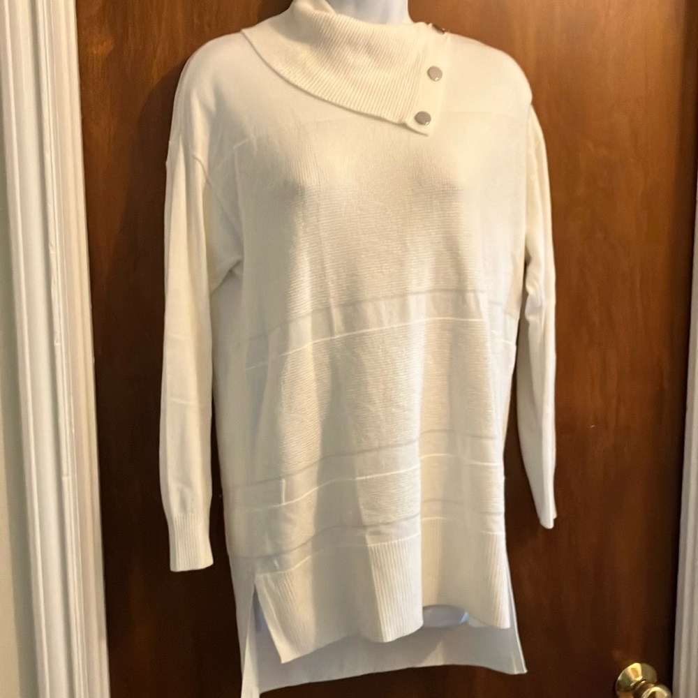 Chico’s Zenergy  White Sweater with snap Button Detail collar.